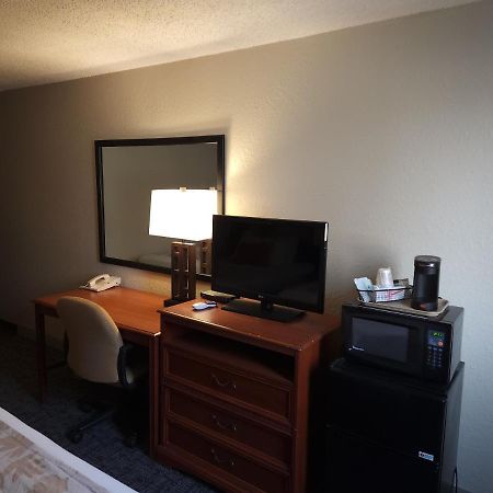 Bison Plains Lodge Moorhead Bagian luar foto