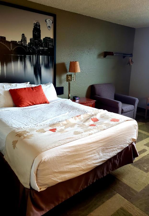 Bison Plains Lodge Moorhead Bagian luar foto