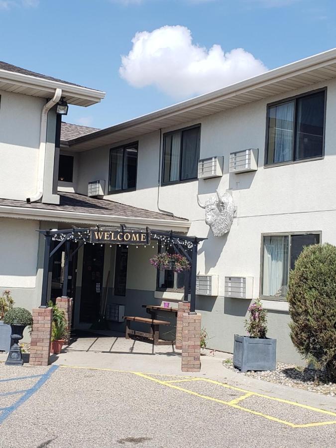 Bison Plains Lodge Moorhead Bagian luar foto