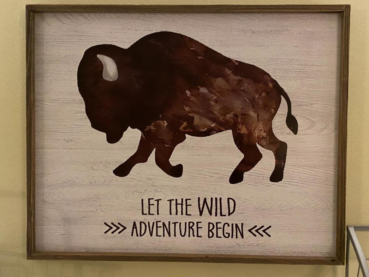 Bison Plains Lodge Moorhead Bagian luar foto