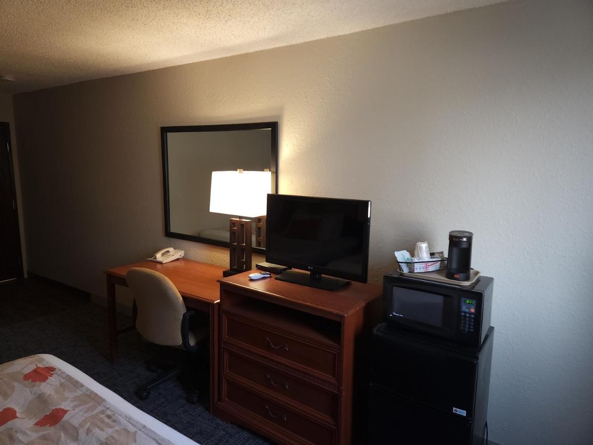 Bison Plains Lodge Moorhead Bagian luar foto