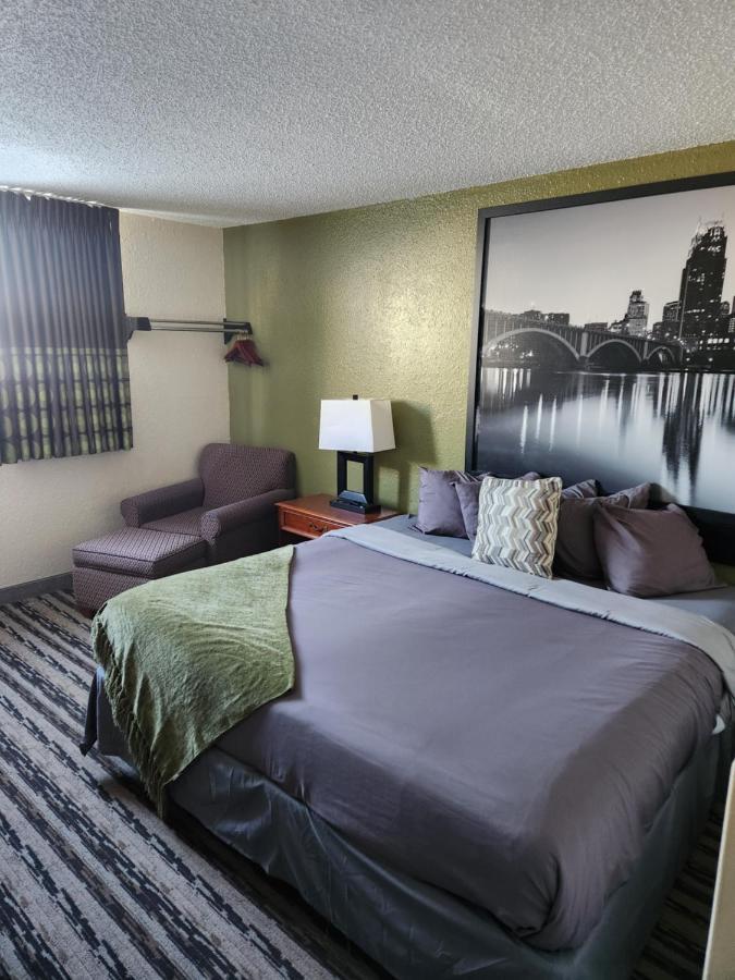 Bison Plains Lodge Moorhead Bagian luar foto