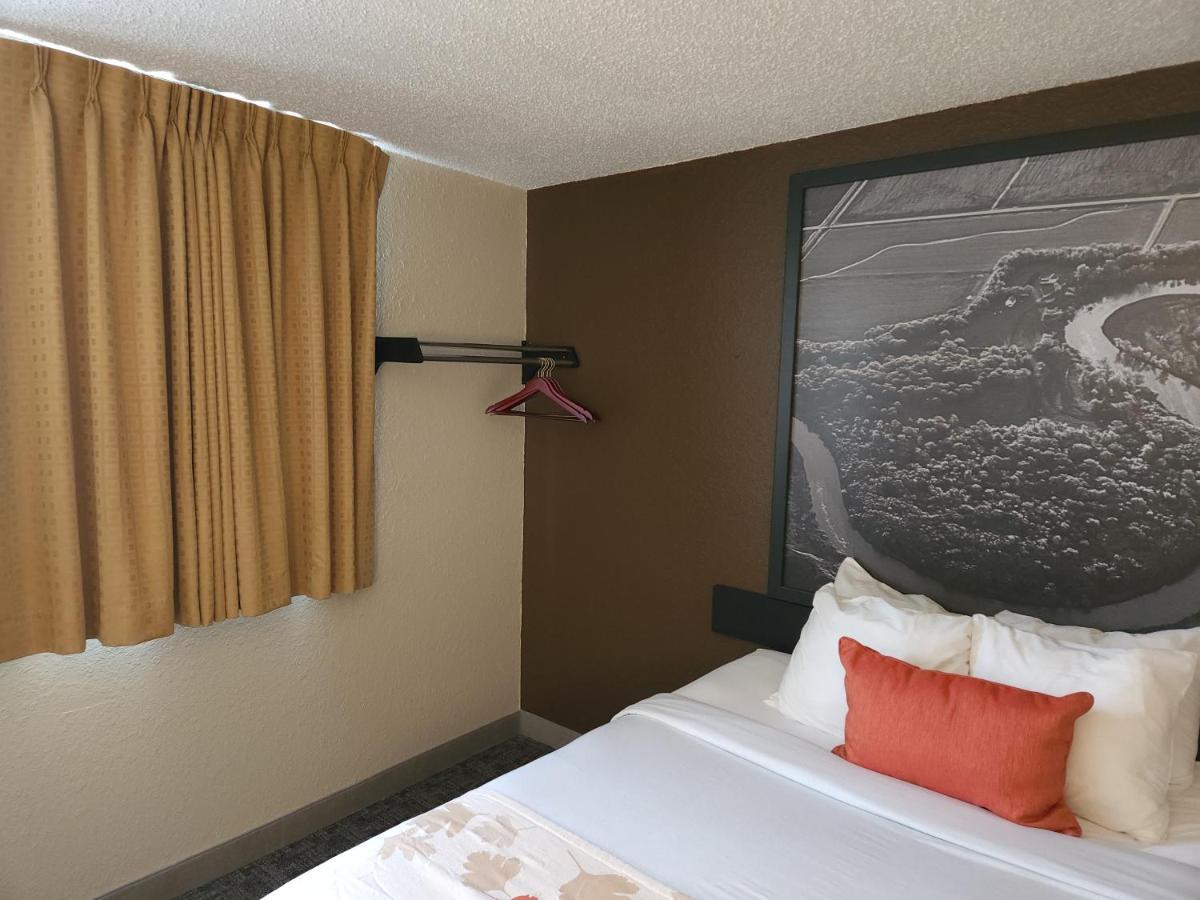 Bison Plains Lodge Moorhead Bagian luar foto