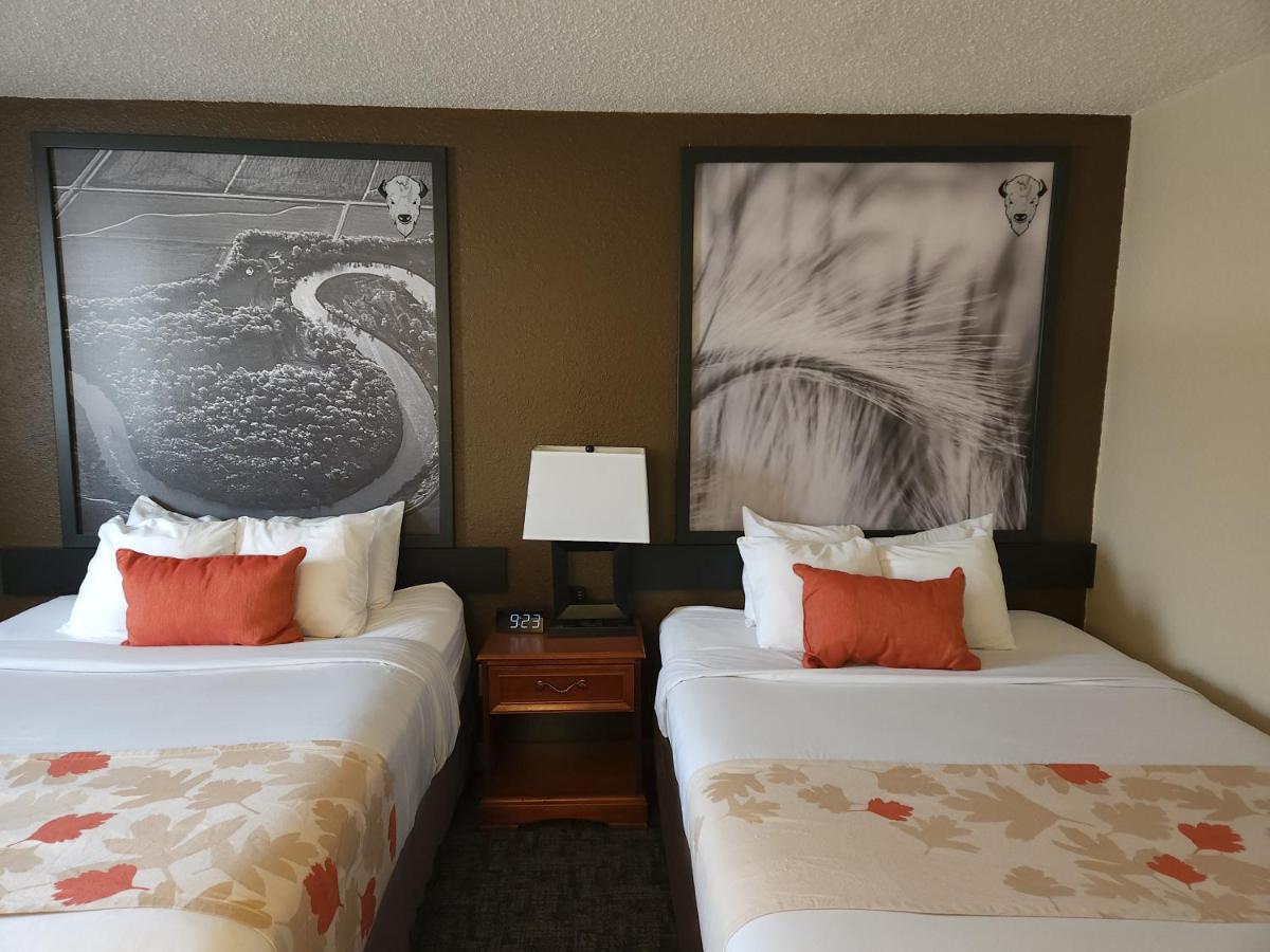 Bison Plains Lodge Moorhead Bagian luar foto