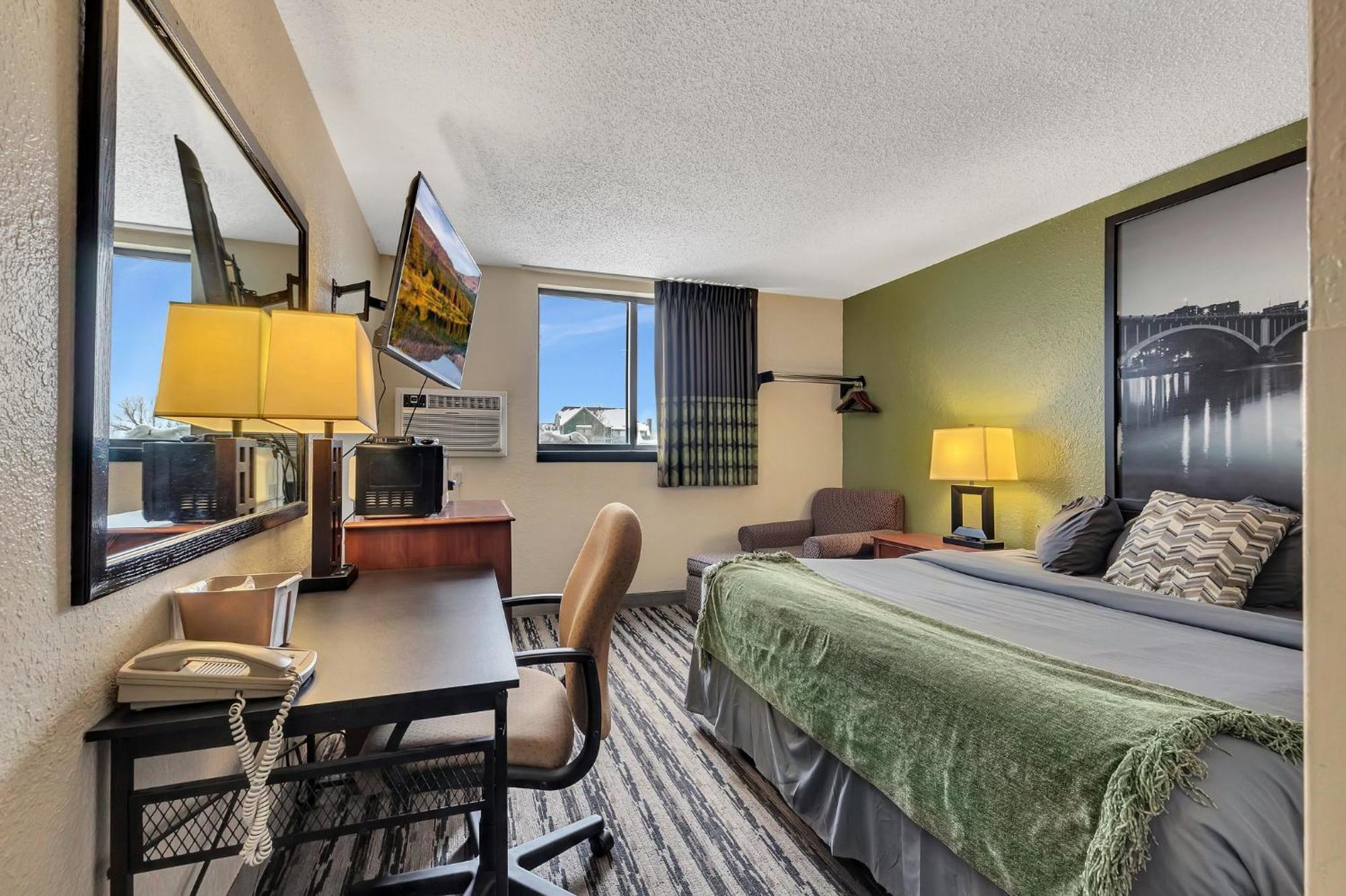 Bison Plains Lodge Moorhead Bagian luar foto
