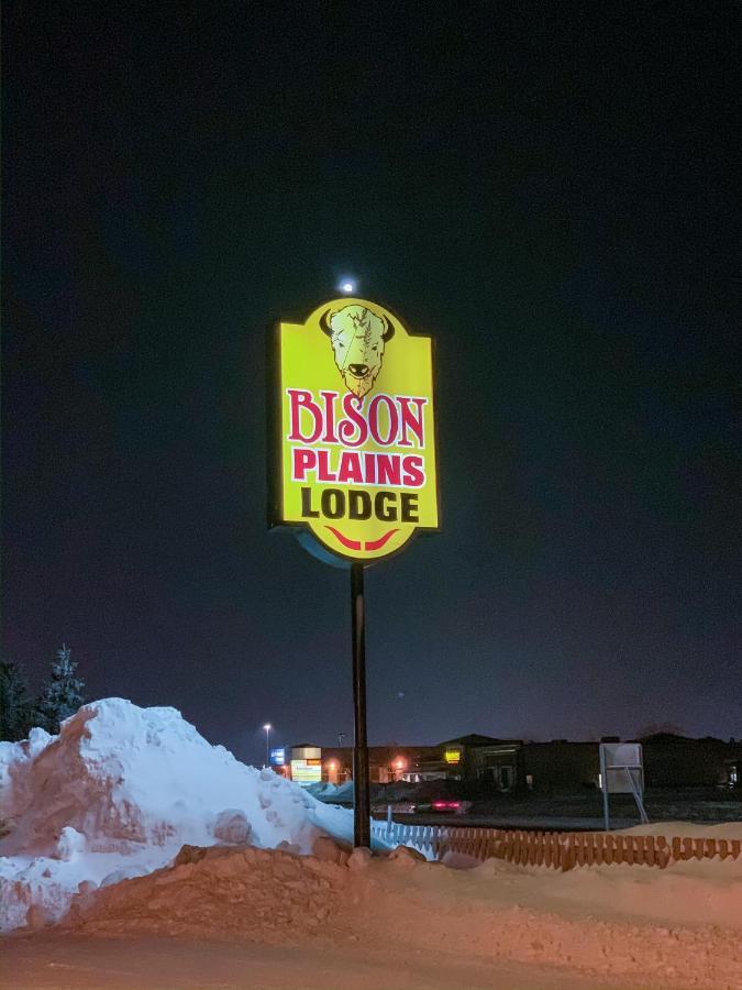 Bison Plains Lodge Moorhead Bagian luar foto